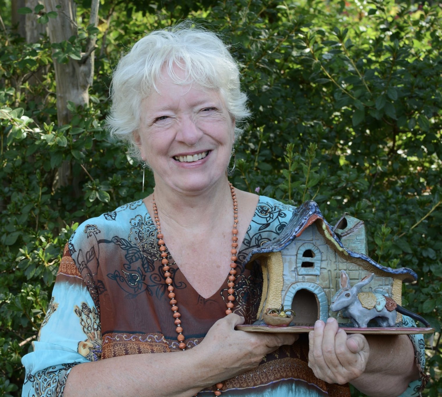 Lynn Greenwade, handbuilding with stoneware clay guide in Mena, AR